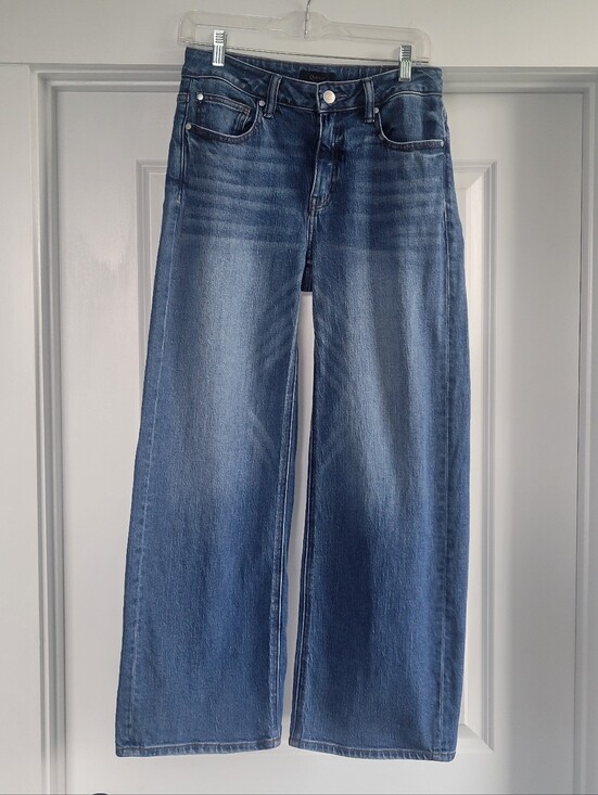 Quince Denim - Quince Luna Stretch Relaxed Straight Leg Jeans in Medium Blue Wash